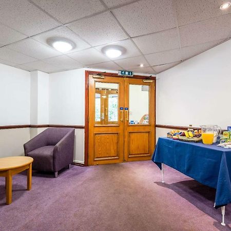 Comfort Inn Manchester North Мидлтон Экстерьер фото