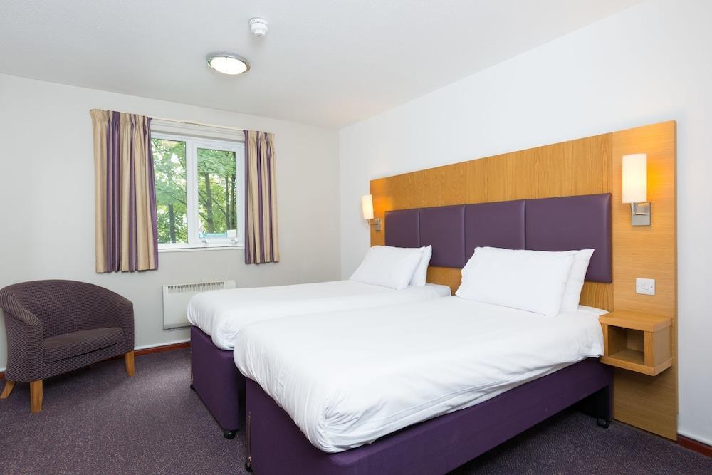 Comfort Inn Manchester North Мидлтон Экстерьер фото
