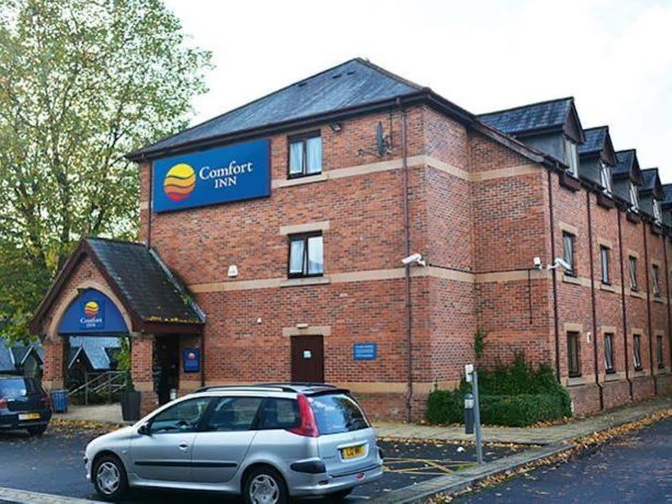 Comfort Inn Manchester North Мидлтон Экстерьер фото