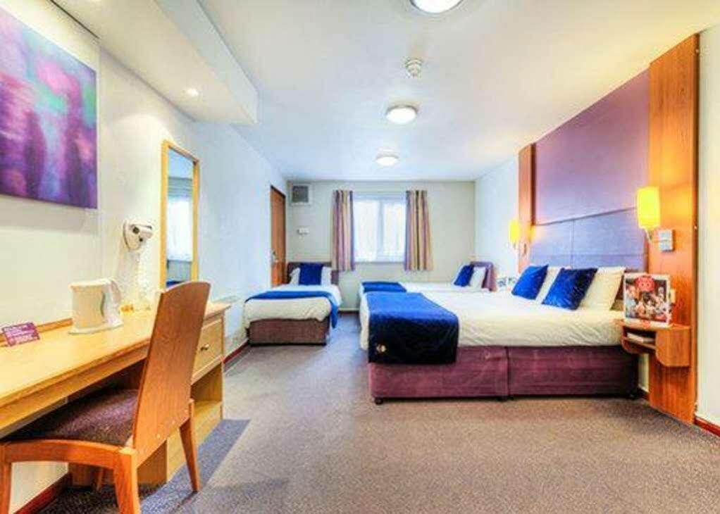 Comfort Inn Manchester North Мидлтон Экстерьер фото