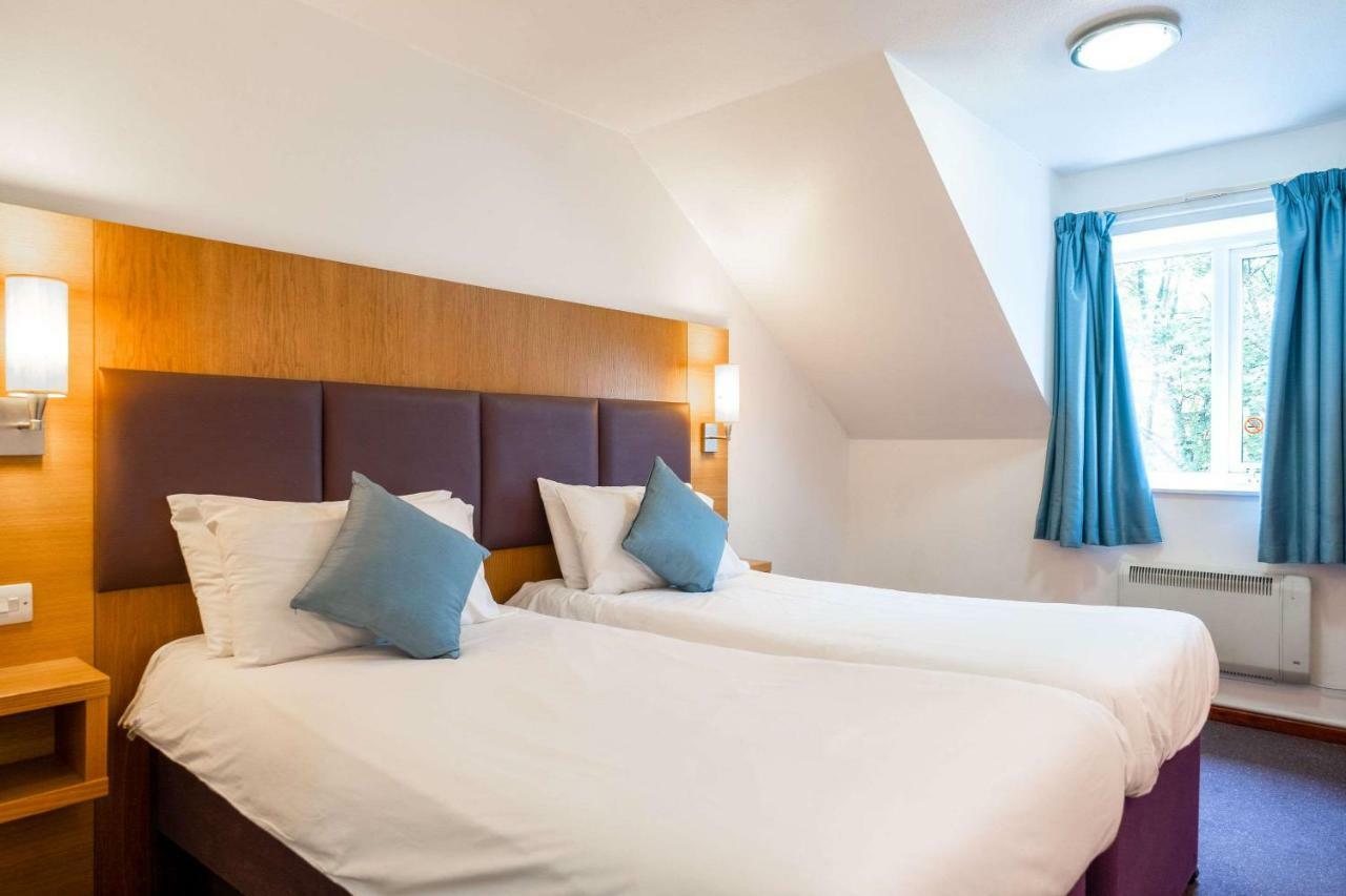 Comfort Inn Manchester North Мидлтон Экстерьер фото