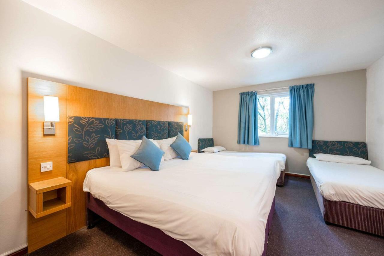Comfort Inn Manchester North Мидлтон Экстерьер фото