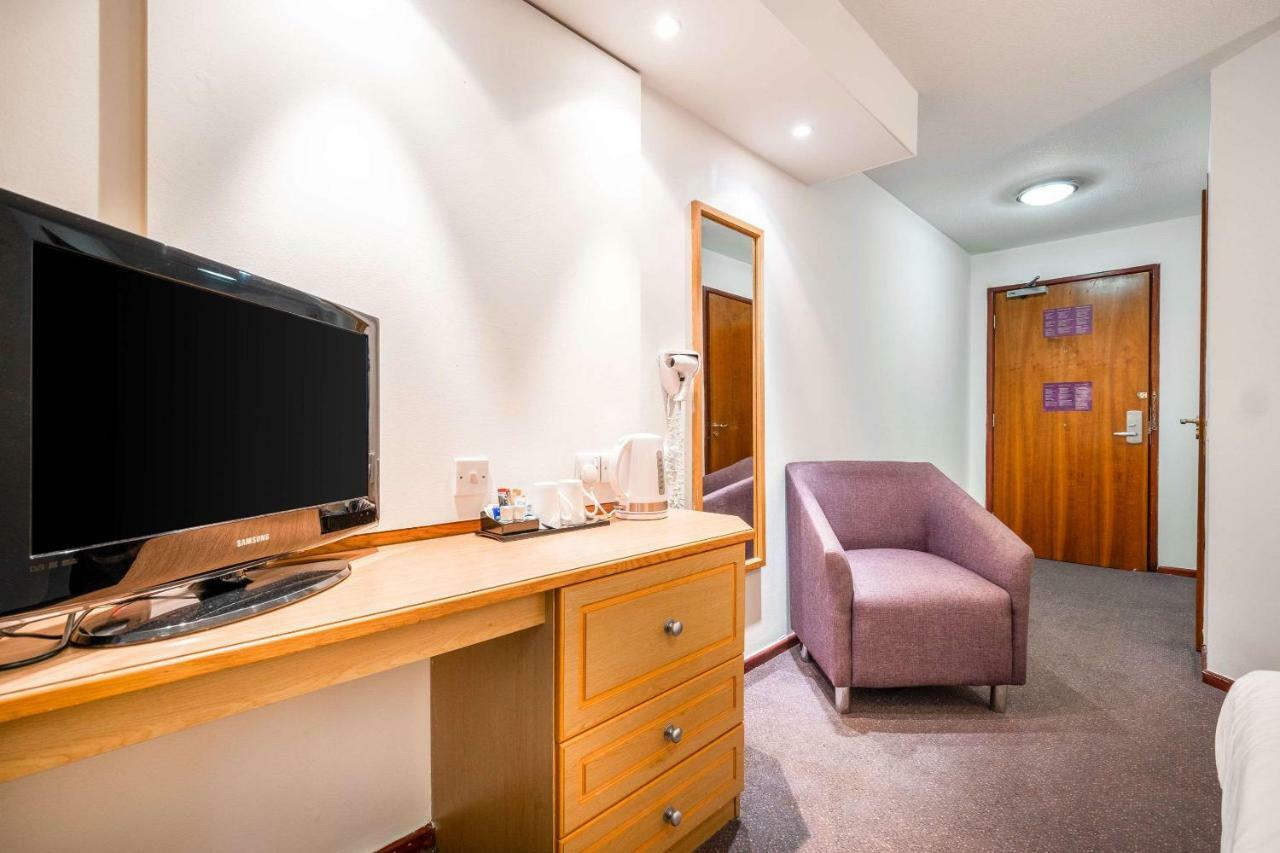 Comfort Inn Manchester North Мидлтон Экстерьер фото