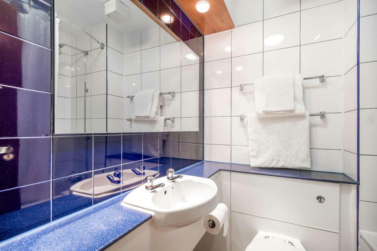 Comfort Inn Manchester North Мидлтон Экстерьер фото