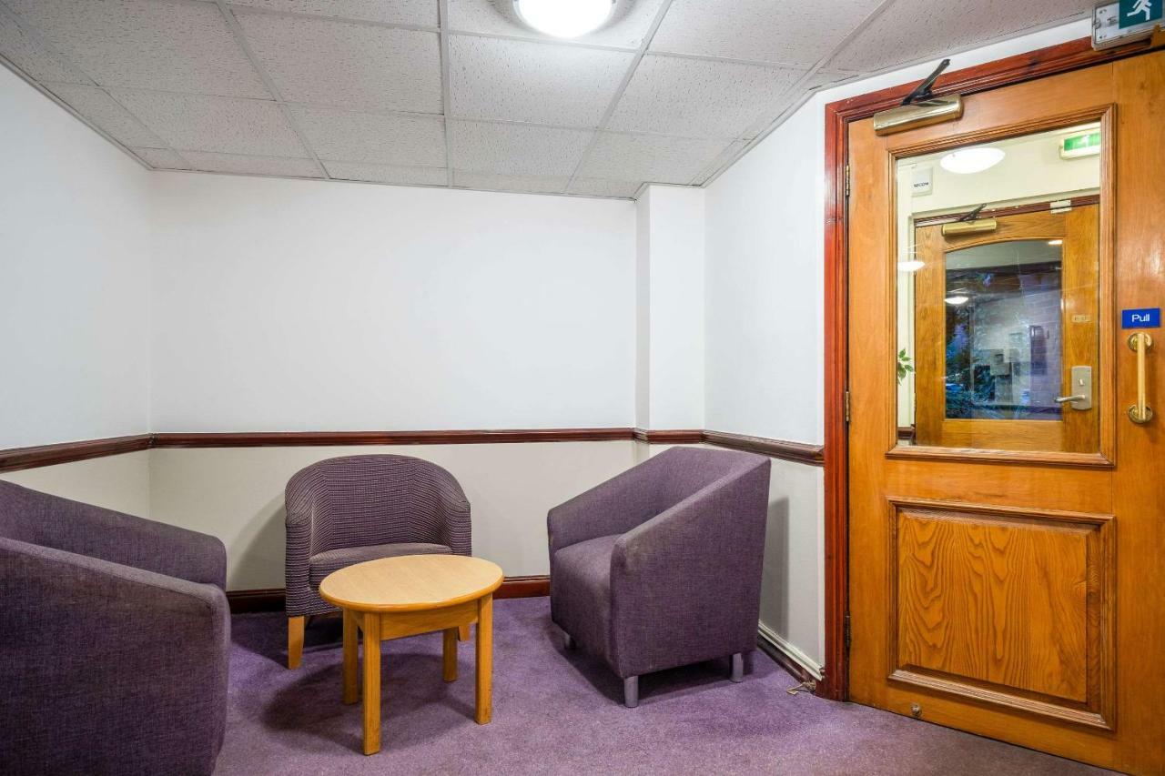 Comfort Inn Manchester North Мидлтон Экстерьер фото